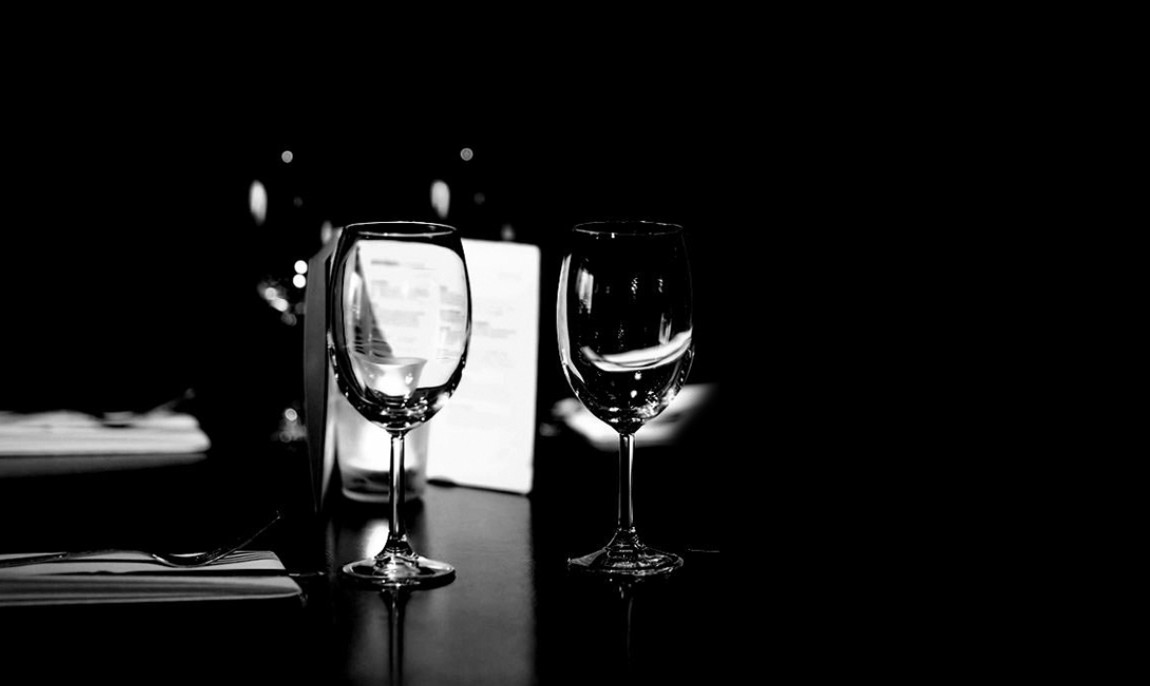 assets/images/activities/dinner-in-the-dark-fuer-zwei-ostbevern/1280_0003_Fotolia_2434757_Subscription_L-1150x686x90.jpg