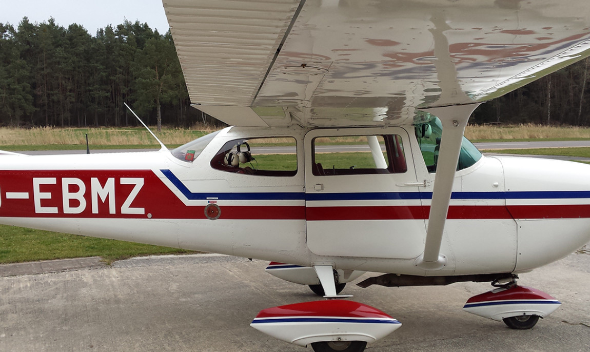 assets/images/activities/weiden-flugzeug-rundflug-fuer-zwei/1280_0012_Cessna%20D-EBMZ-1150x686x90.jpg